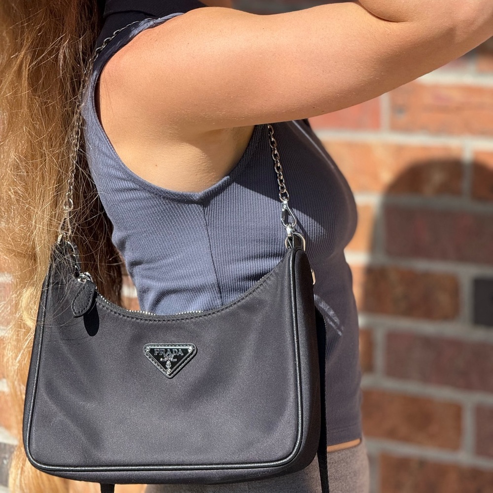 Prada Re-Edition 2005 Black Nylon Shoulder Bag Sleek Design